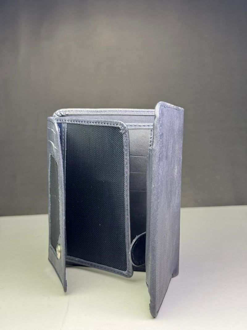 VersaStyle Leather Wallet – Organized & Durable